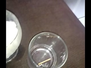 Novinho masturbando na punheta